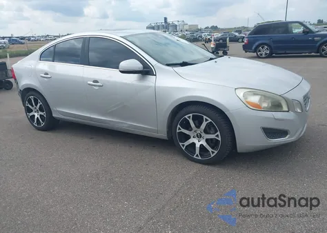 2012 Volvo S60 T5 z USA, uszkodzony, nr VIN YV1622FS0C2039568